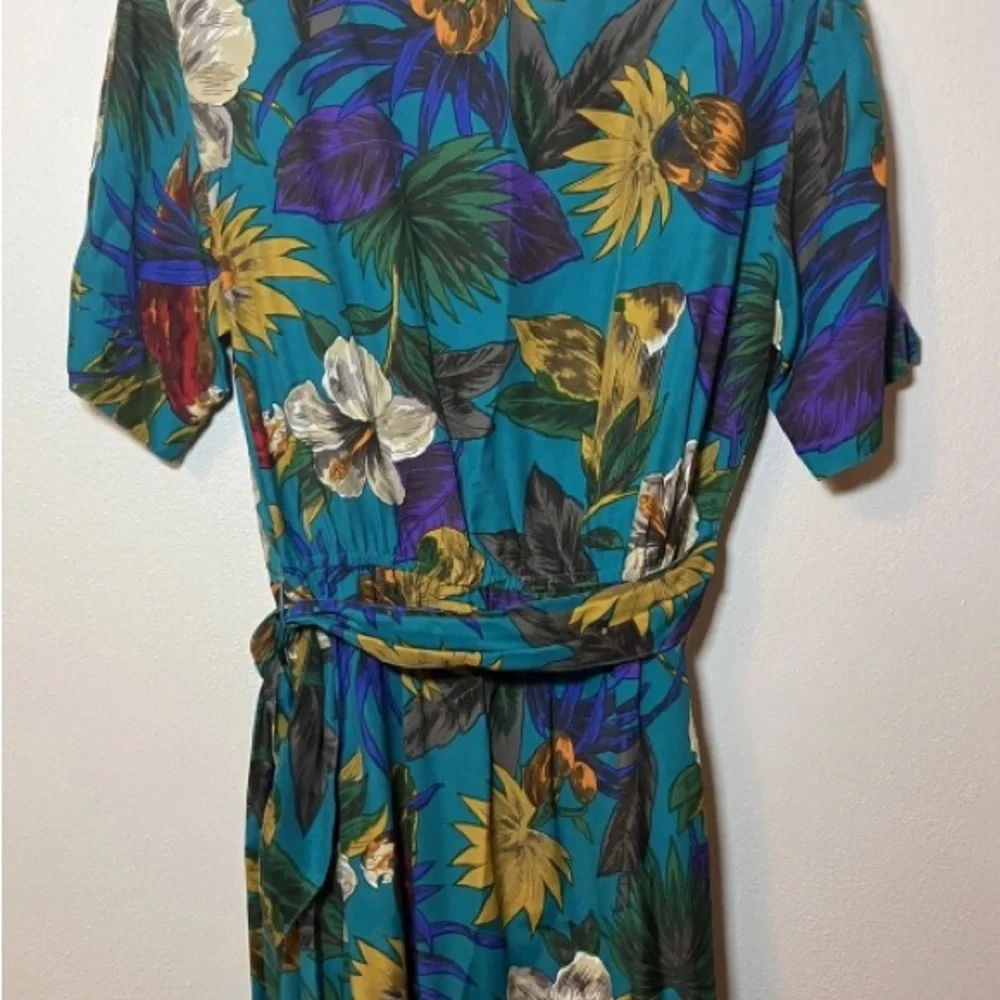 VNTG Tropical Floral Teal Wrap Midi Dress Colorful Hawaiian Parrot USA‎